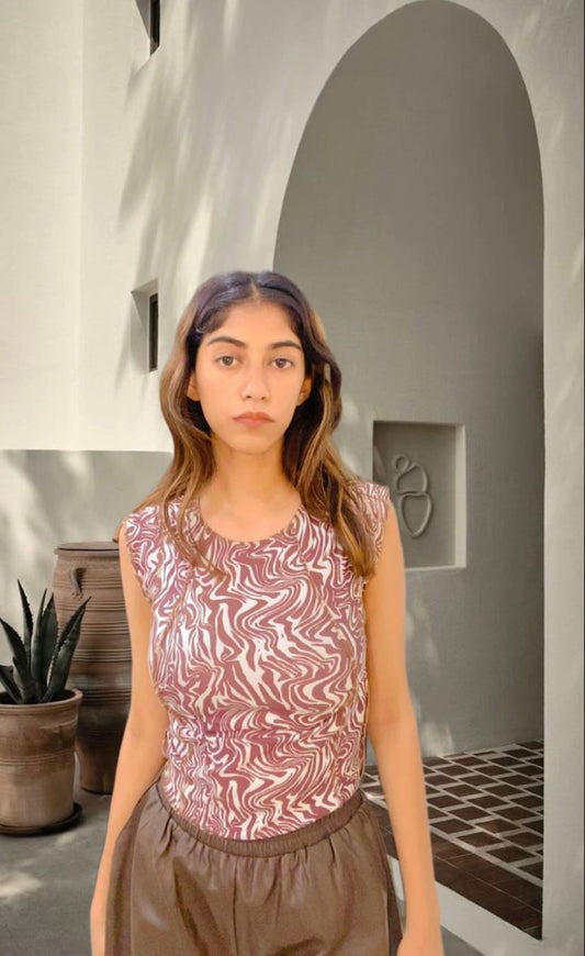 mocha swirl abstract seam tee