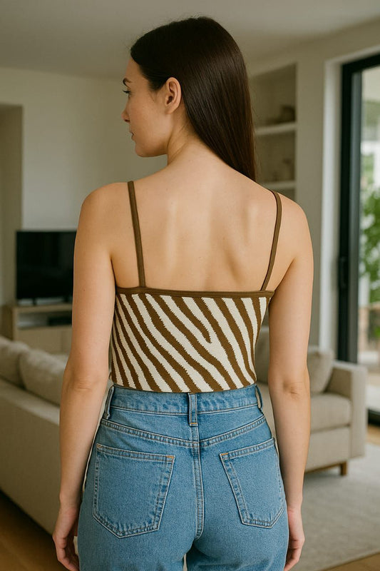 nuddy thin straps crop top